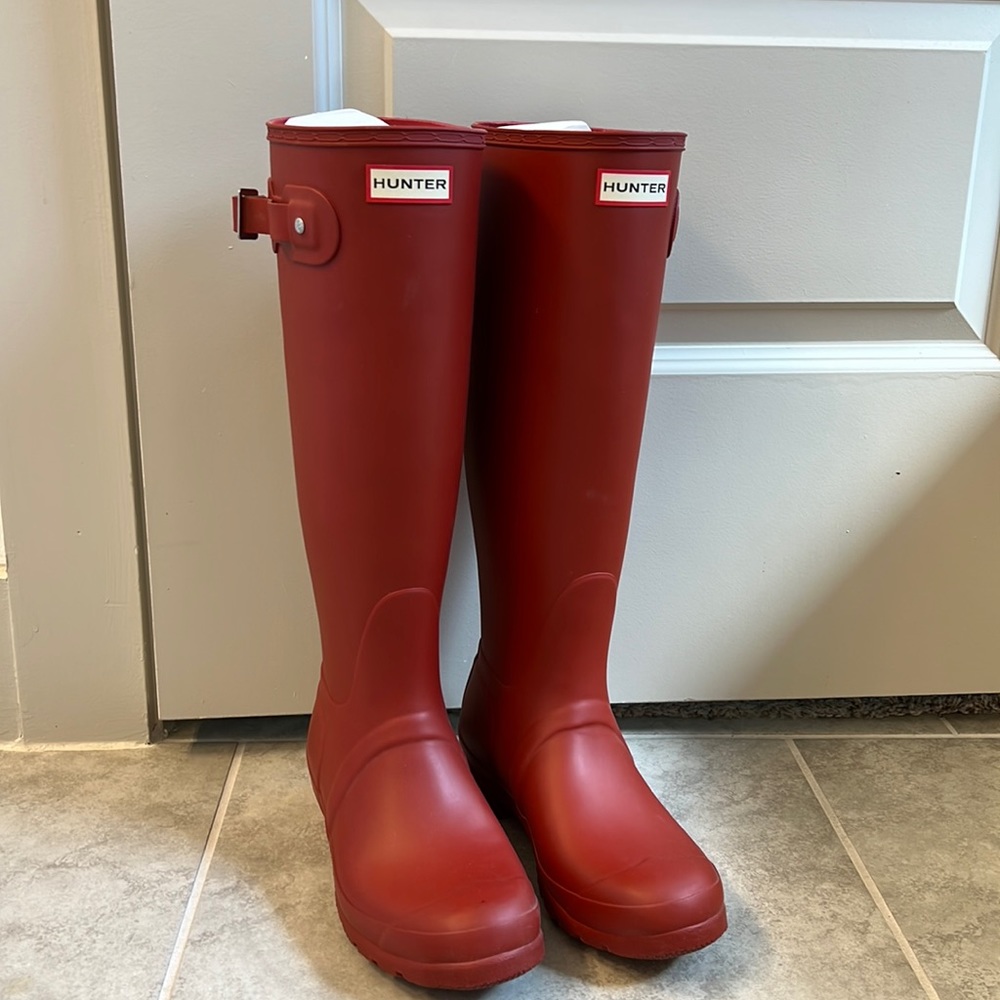 - Red matte Hunter Rain Boots